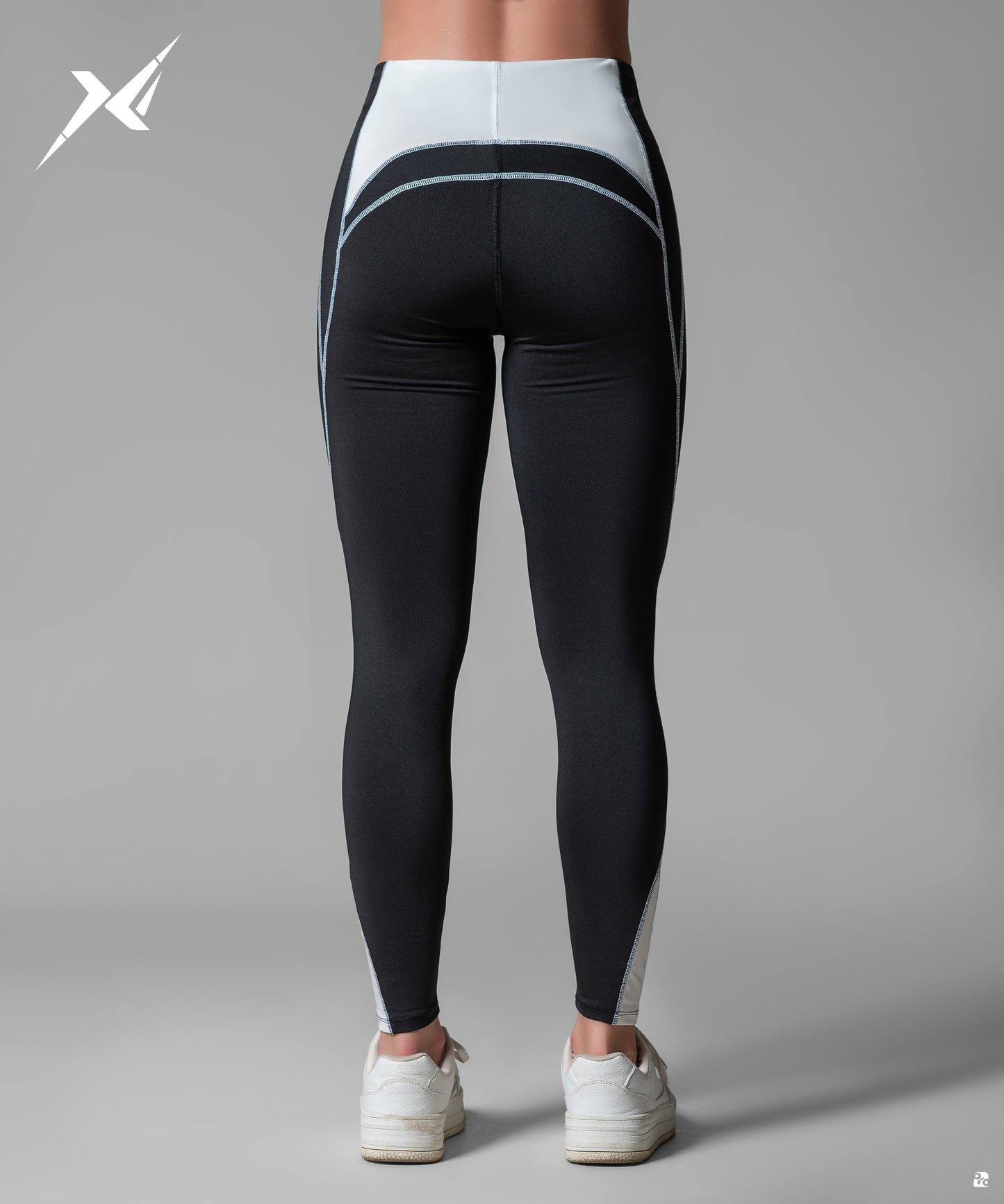 Black * White legin space