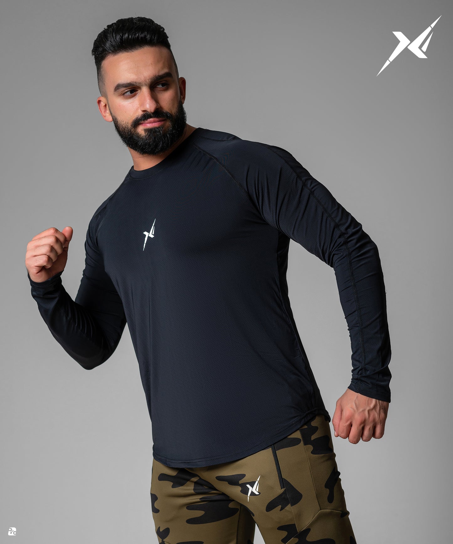 Black long sleeve T-shirt